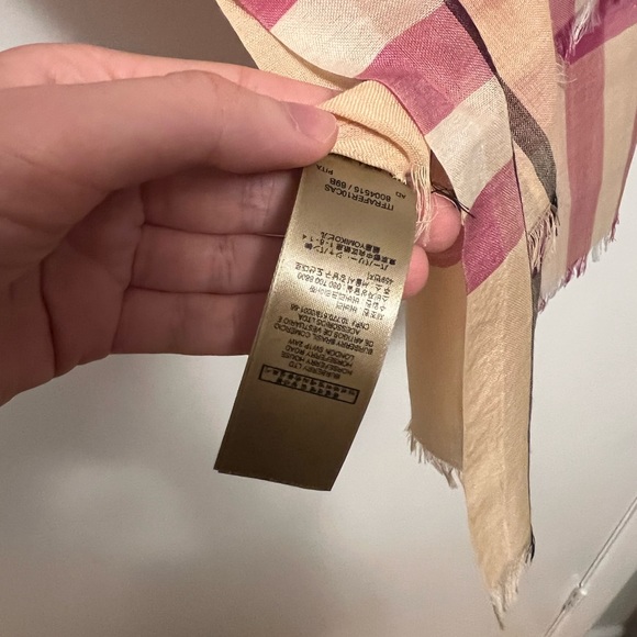 Authentic Burberry scarf - Picture 4 of 7
